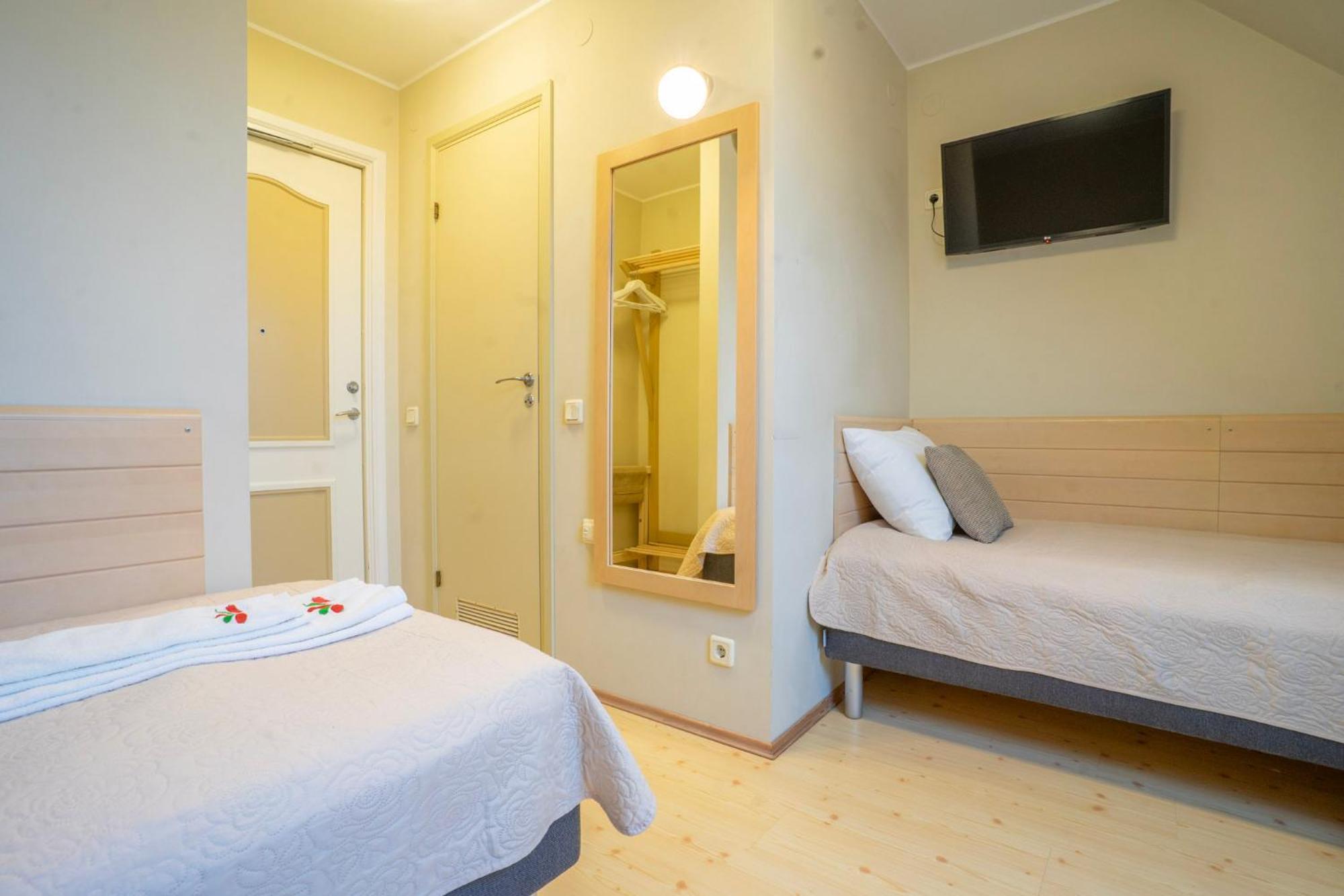Kongo Hotel Haapsalu Esterno foto
