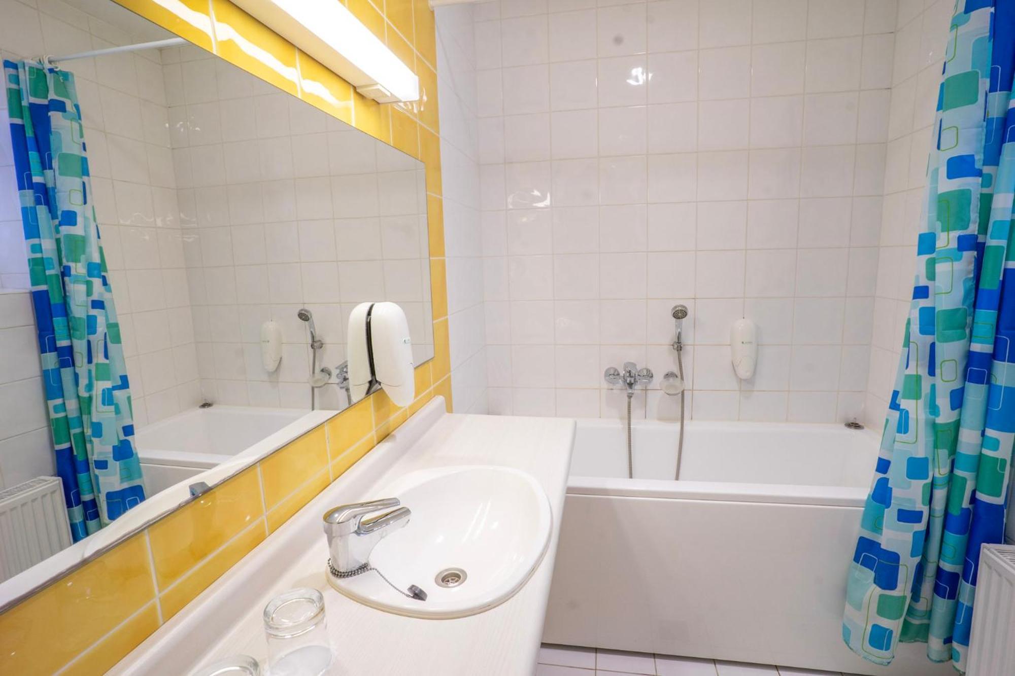 Kongo Hotel Haapsalu Esterno foto