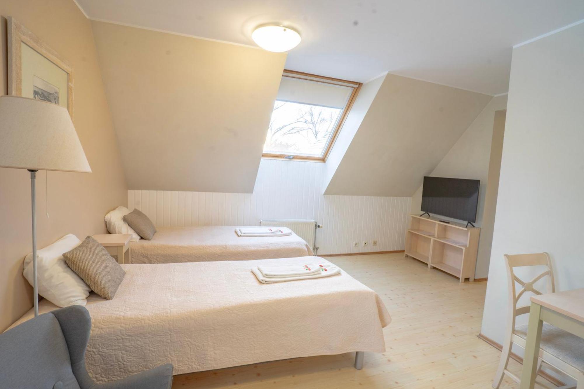 Kongo Hotel Haapsalu Esterno foto