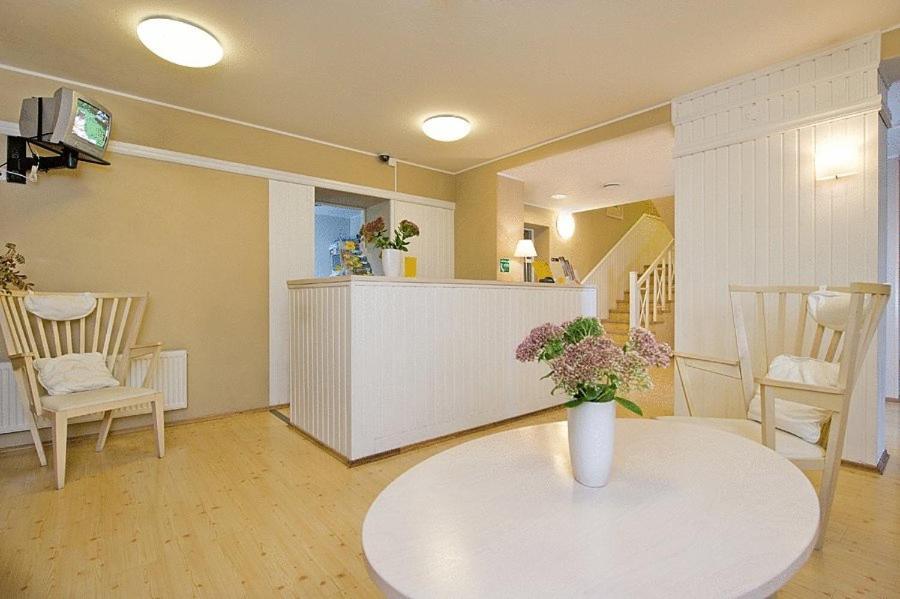 Kongo Hotel Haapsalu Esterno foto